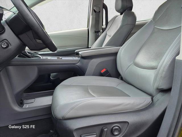 Used 2022 Toyota Sienna Limited AWD/4WD image 16