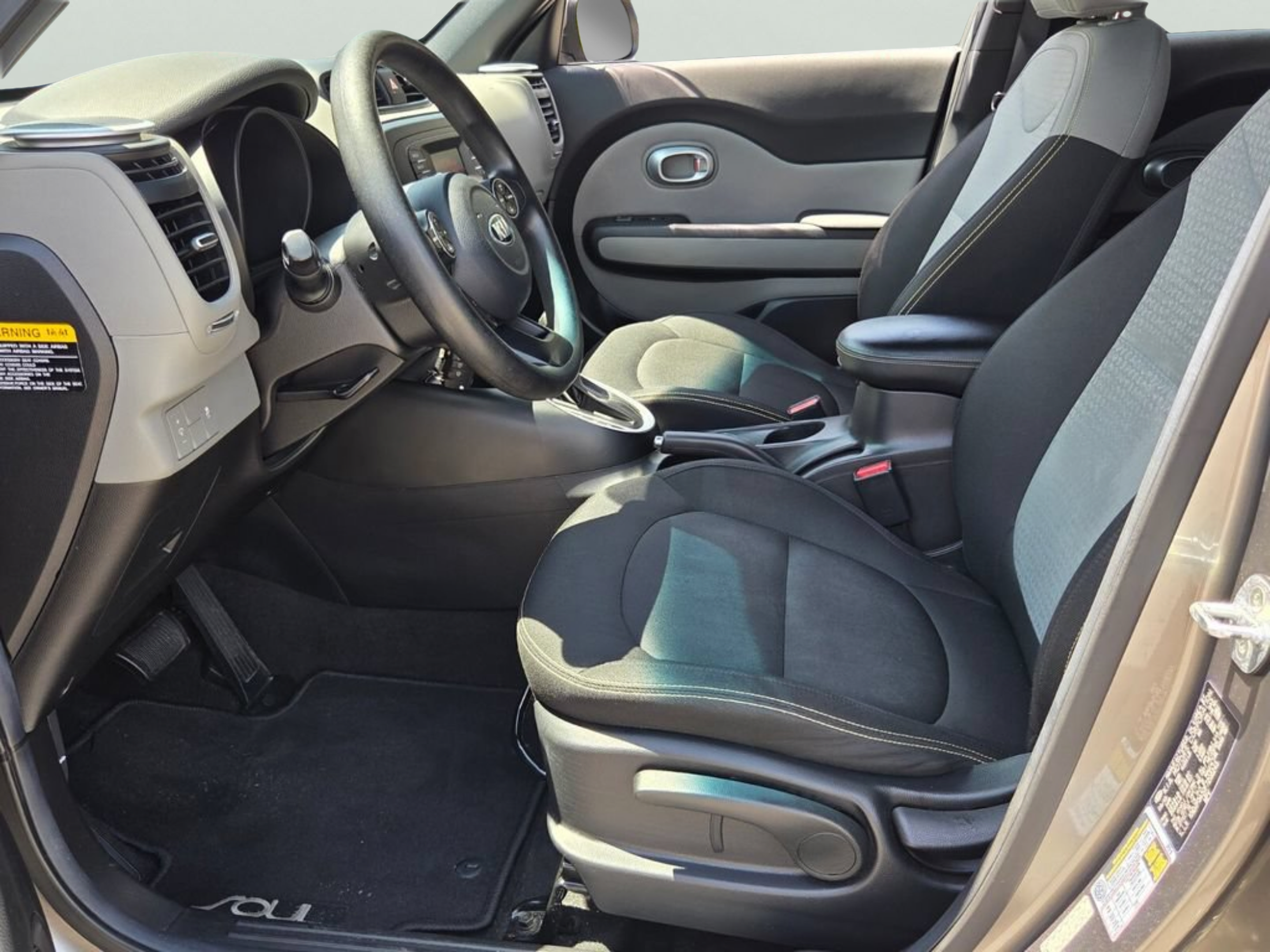 Used 2015 Kia Soul + FWD image 11