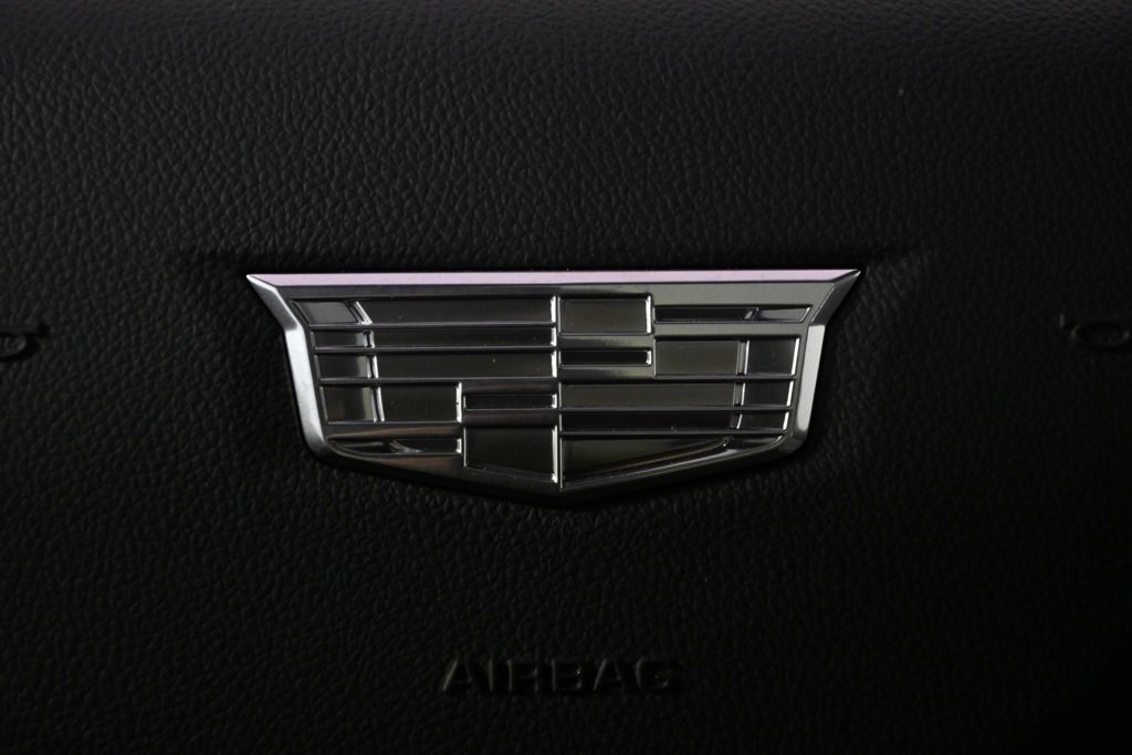 New 2026 Cadillac Optiq Luxury 2 image 37