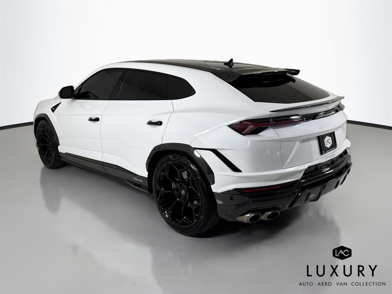 Used 2024 Lamborghini Urus Performante AWD/4WD image 8
