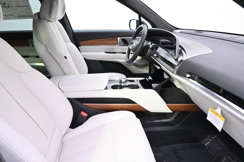 New 2026 Cadillac Vistiq Sport w/ LPO, Floor Liner Package image 16