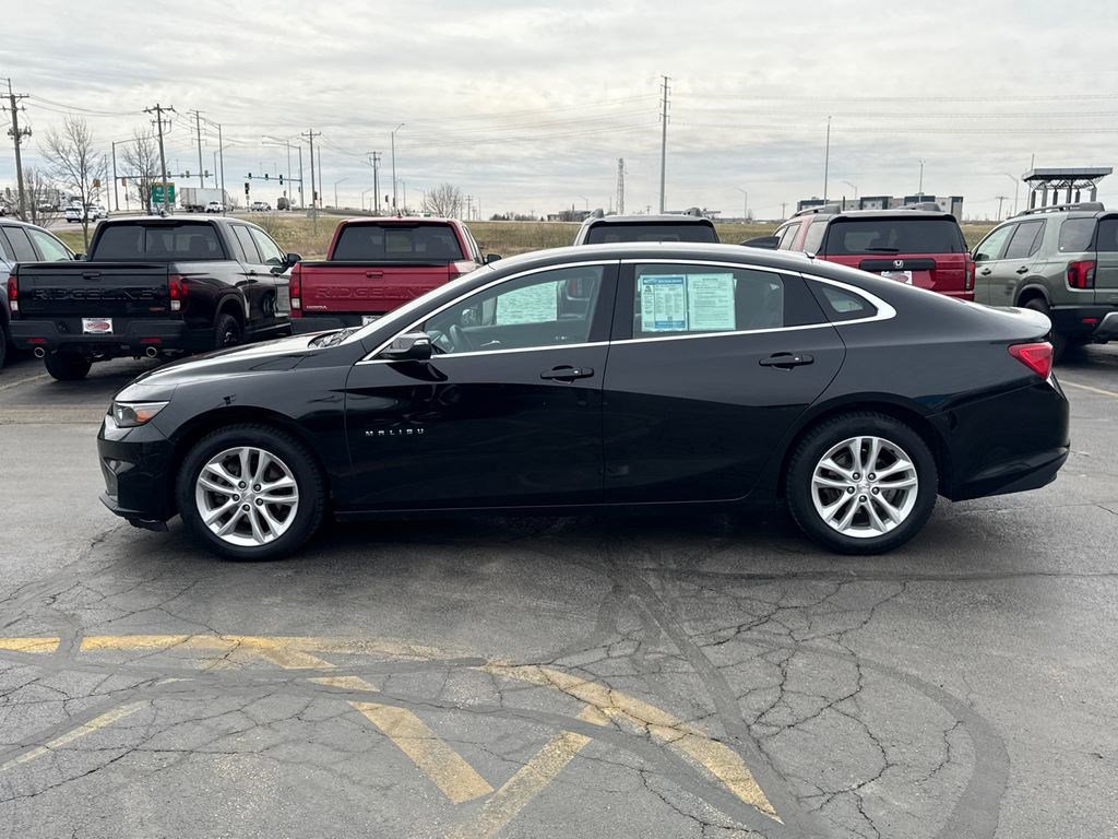 Used 2017 Chevrolet Malibu LT image 8