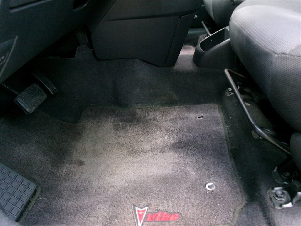 Used 2005 Pontiac Vibe w/ Power Group Value Package FWD image 13