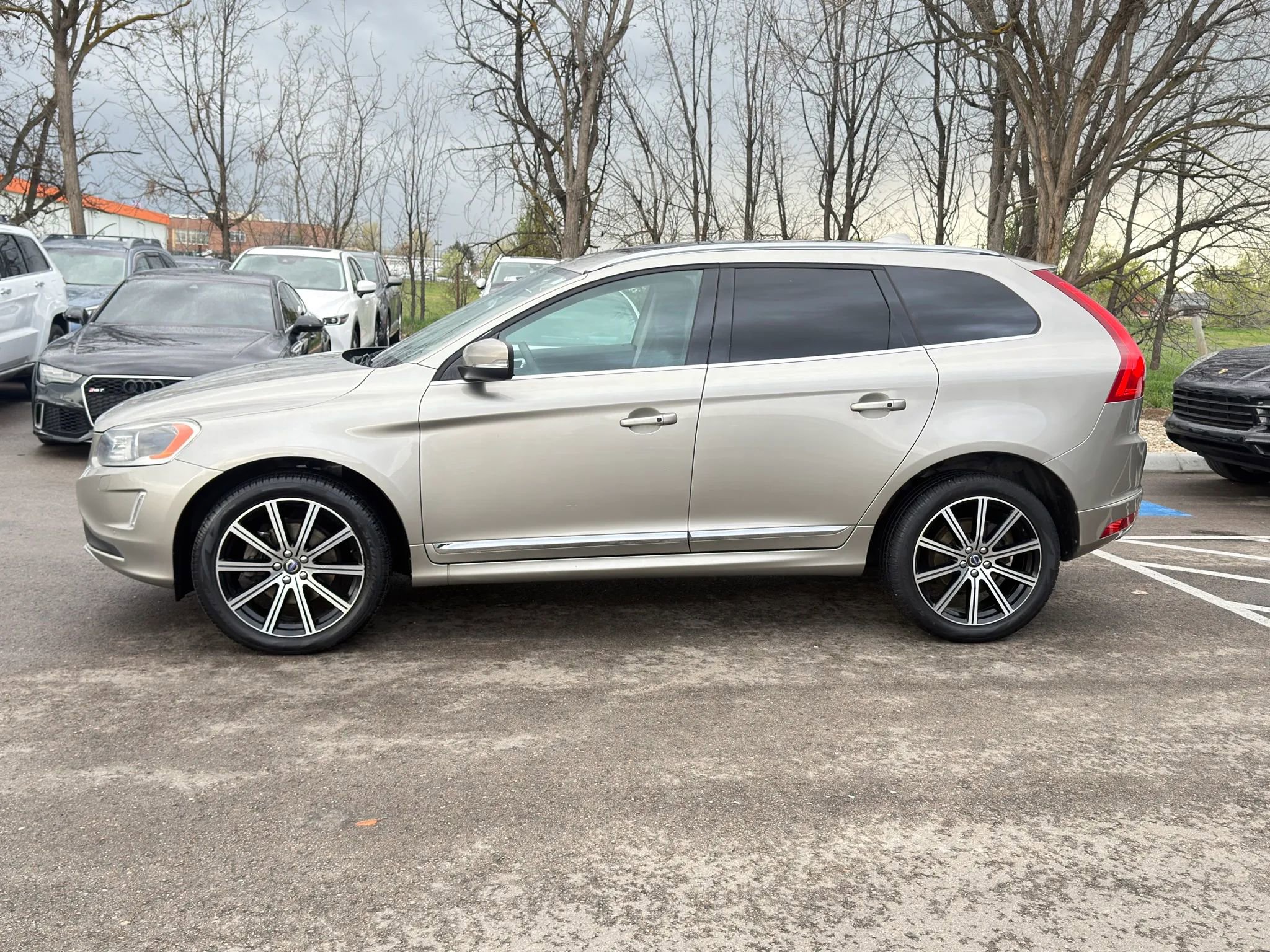 Used 2016 Volvo XC60 T6 Platinum AWD/4WD image 4