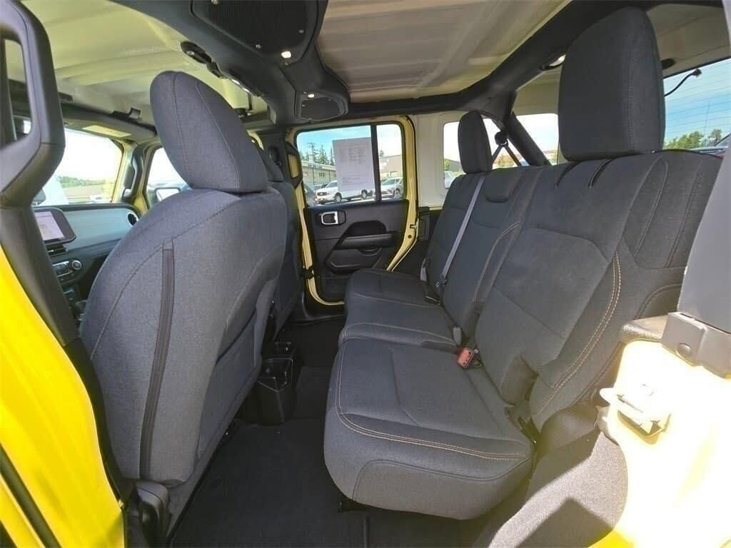 Used 2024 Jeep Wrangler Sahara image 12
