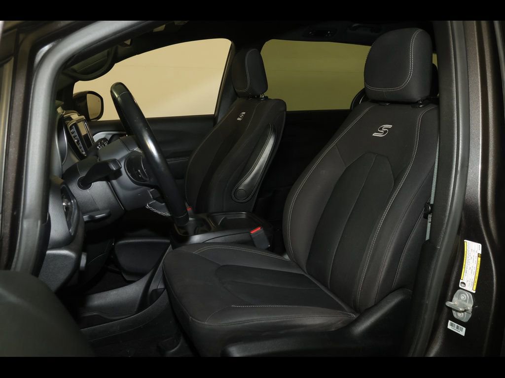 Used 2018 Chrysler Pacifica Touring Plus w/ S Appearance Package image 12