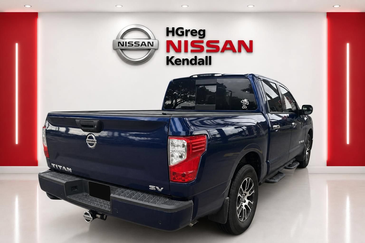 Used 2021 Nissan Titan SV w/ SV Convenience Package RWD image 3