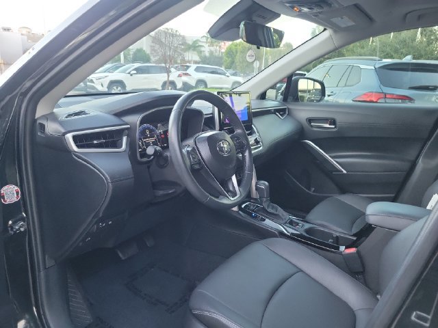 Used 2025 Toyota Corolla Cross XLE w/ Convenience Package FWD image 10