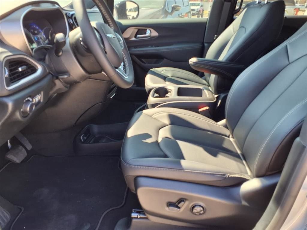 New 2026 Chrysler Voyager LX FWD image 8