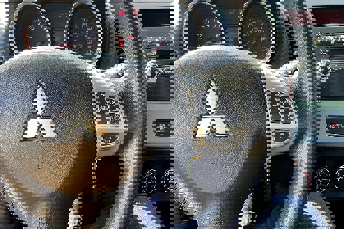 Used 2011 Mitsubishi Lancer ES image 12