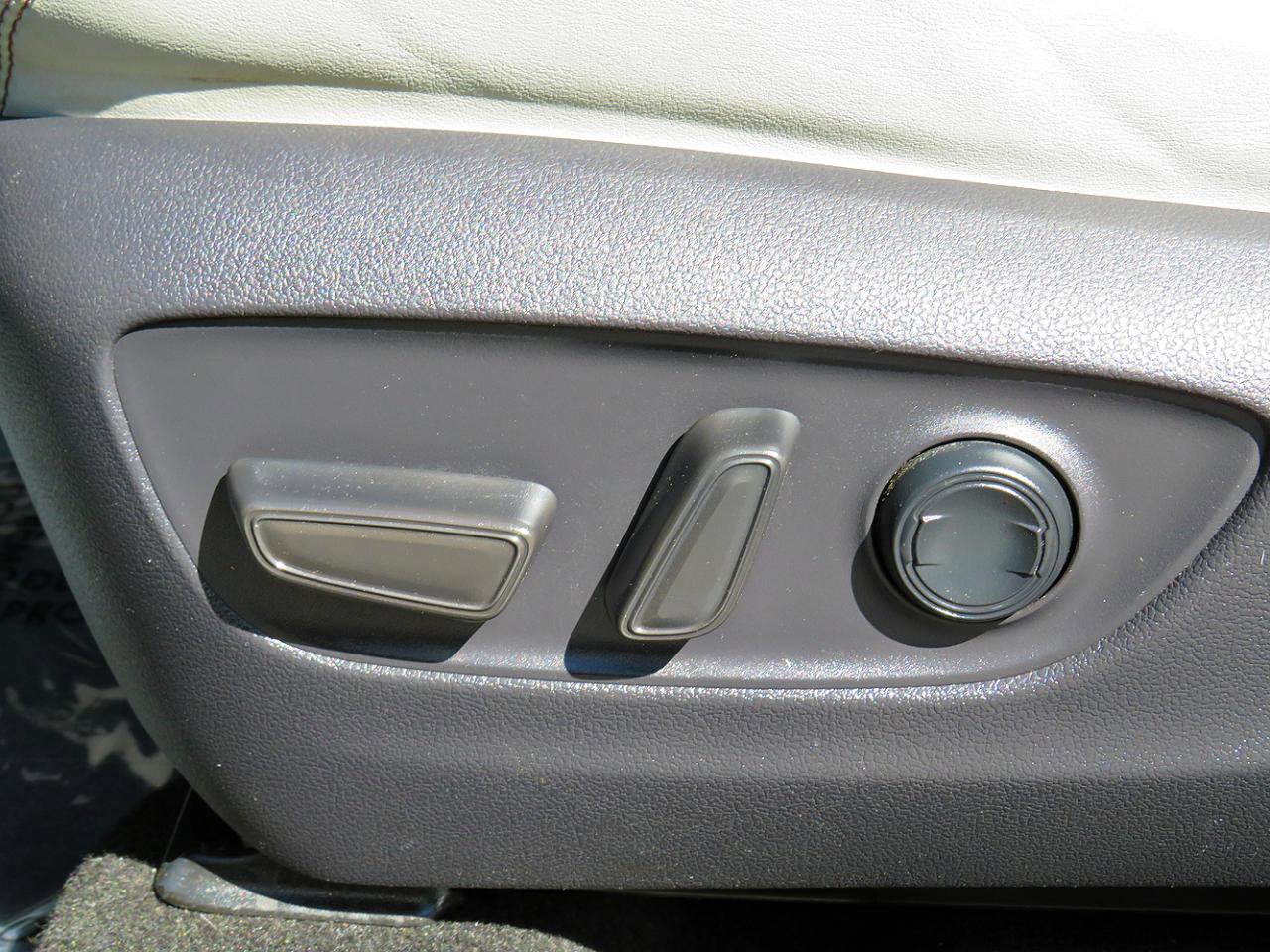 Used 2019 Toyota RAV4 Limited image 35