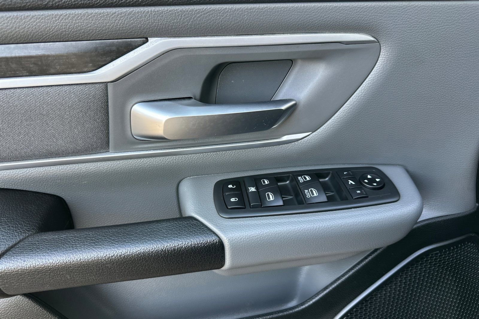 Used 2020 RAM 1500 Big Horn AWD/4WD image 11