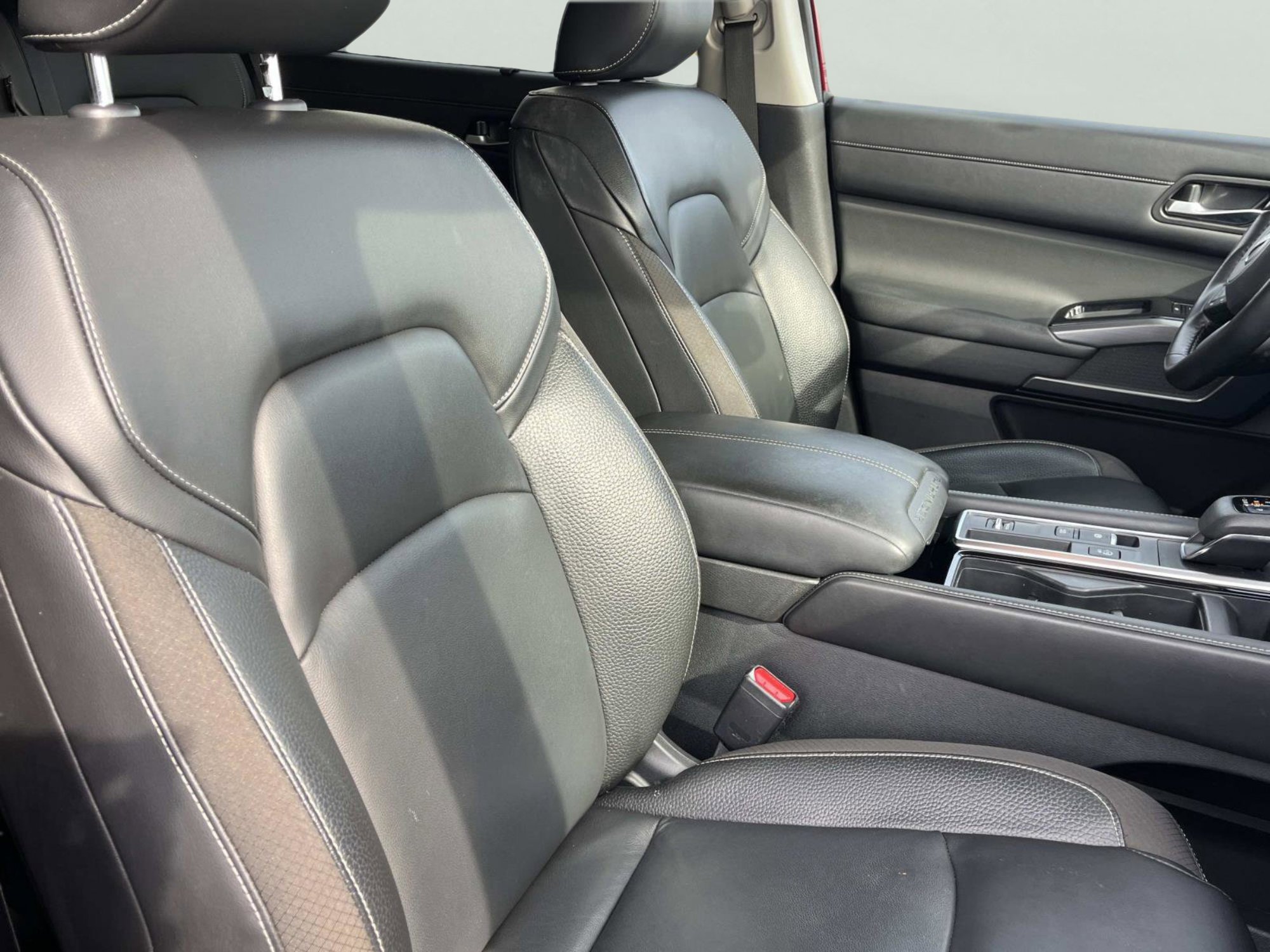 Used 2022 Nissan Pathfinder SL w/ SL Black Package image 25