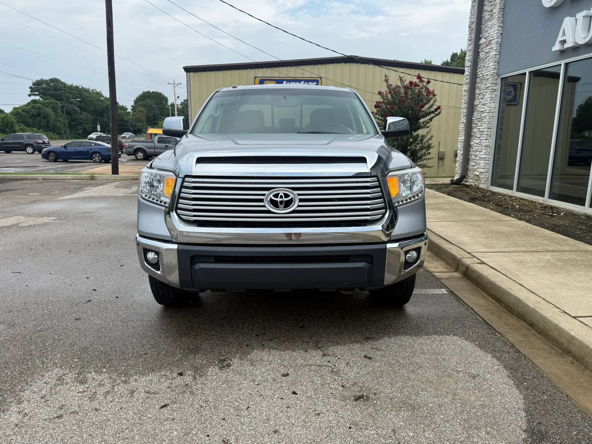 Used 2017 Toyota Tundra Limited w/ Limited Premium Package AWD/4WD image 3
