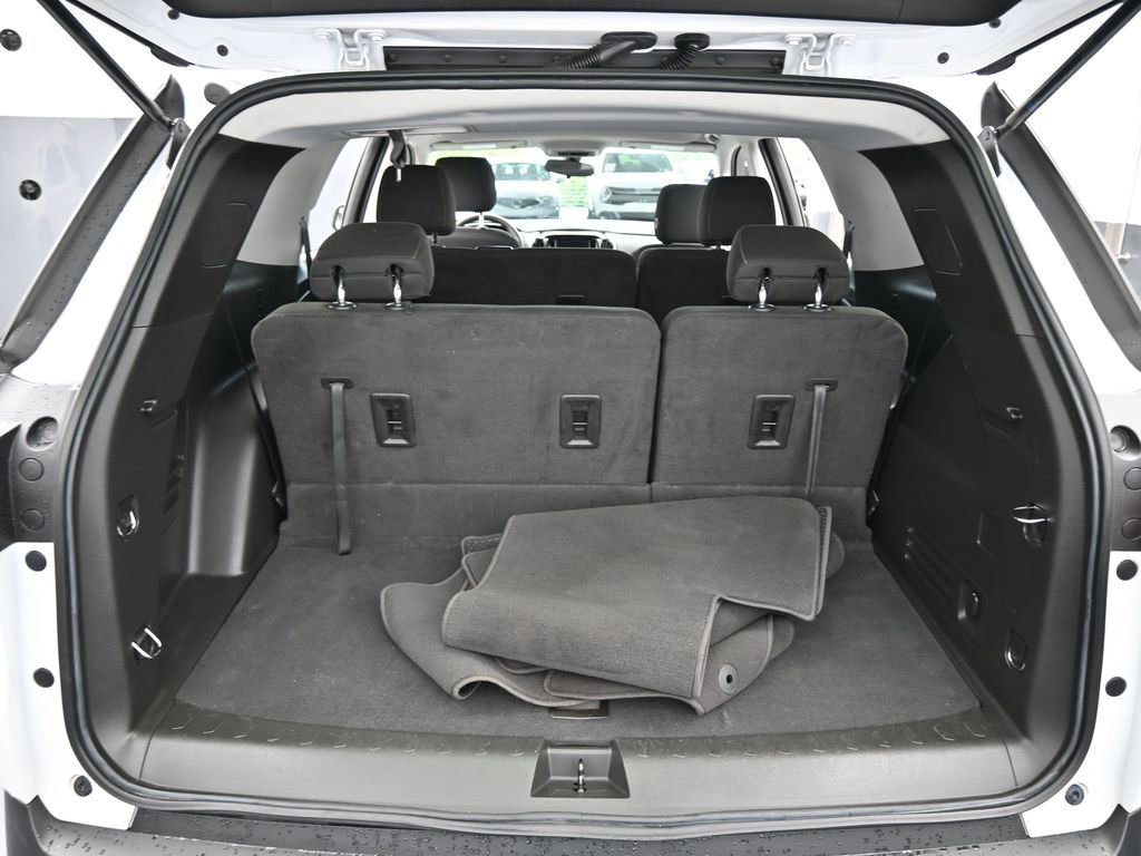 Used 2021 Chevrolet Traverse LS image 36