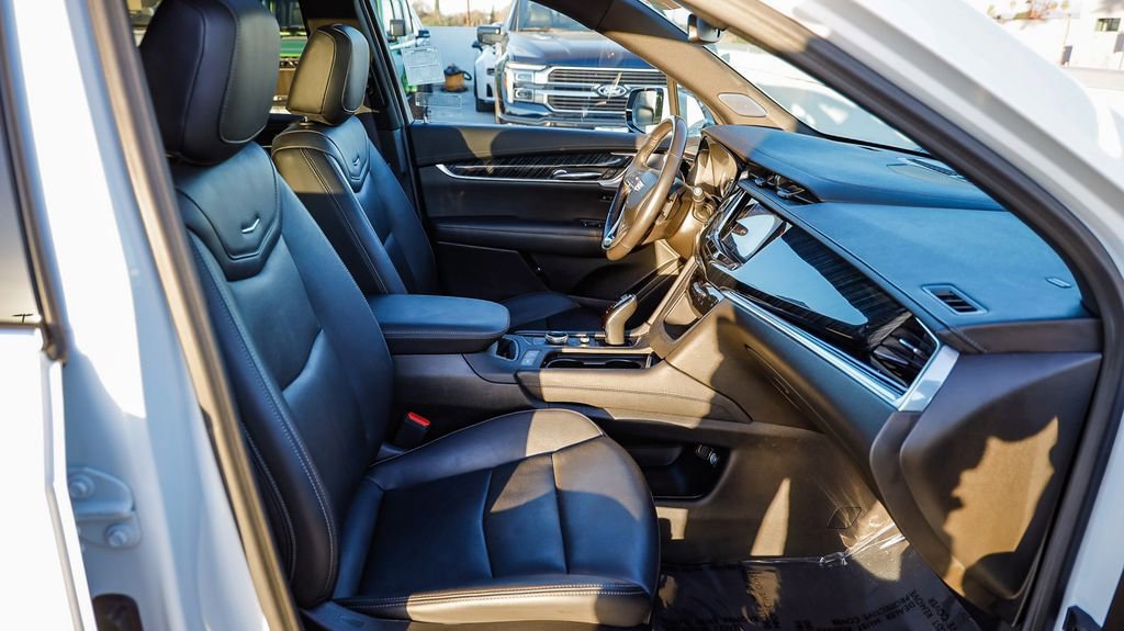 Used 2023 Cadillac XT6 Premium Luxury image 21