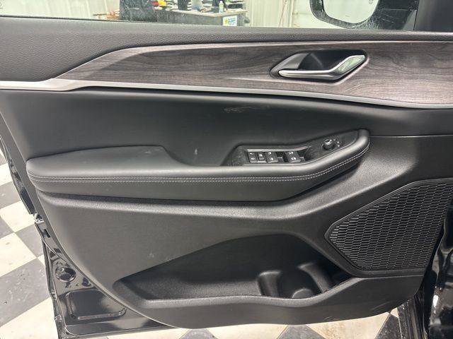 Used 2026 Jeep Grand Cherokee Altitude AWD/4WD image 14