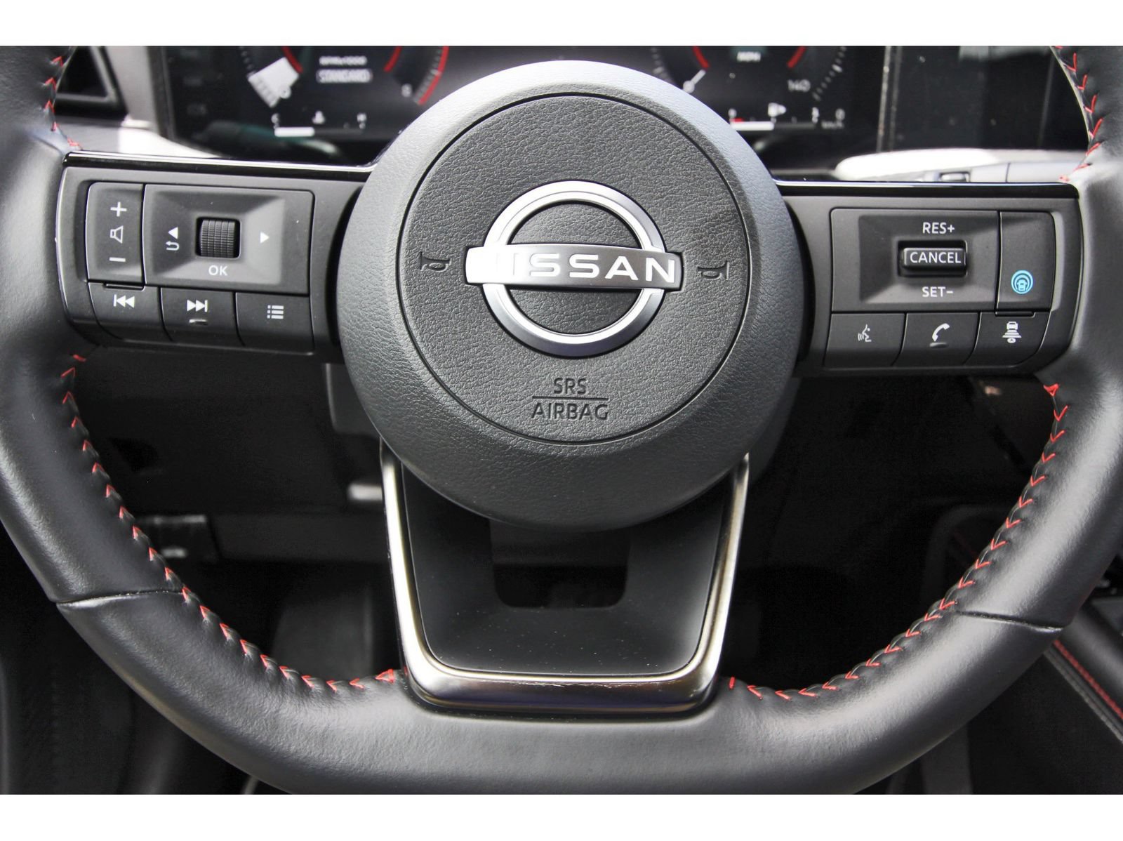 Certified 2025 Nissan Kicks SR FWD image 17