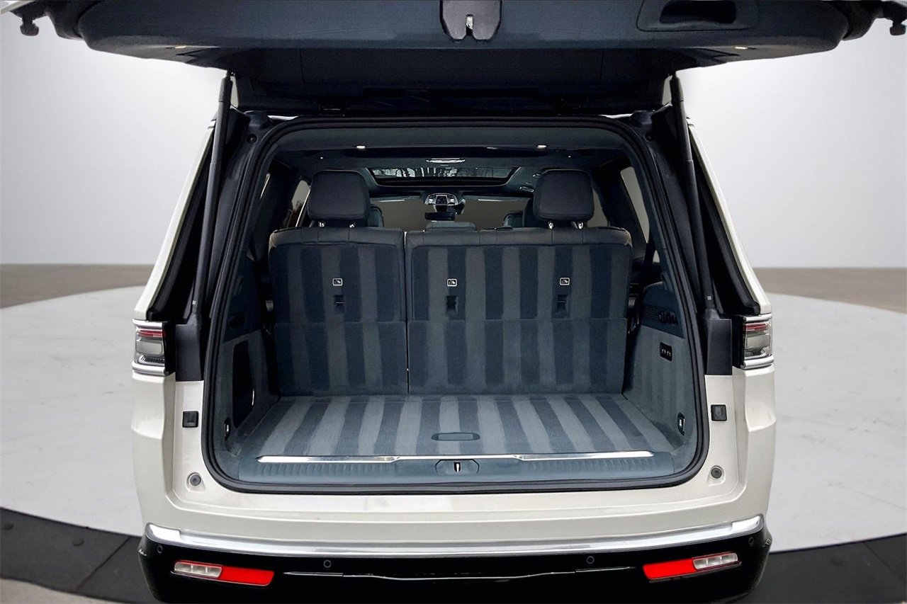 Used 2022 Jeep Grand Wagoneer Series III image 27