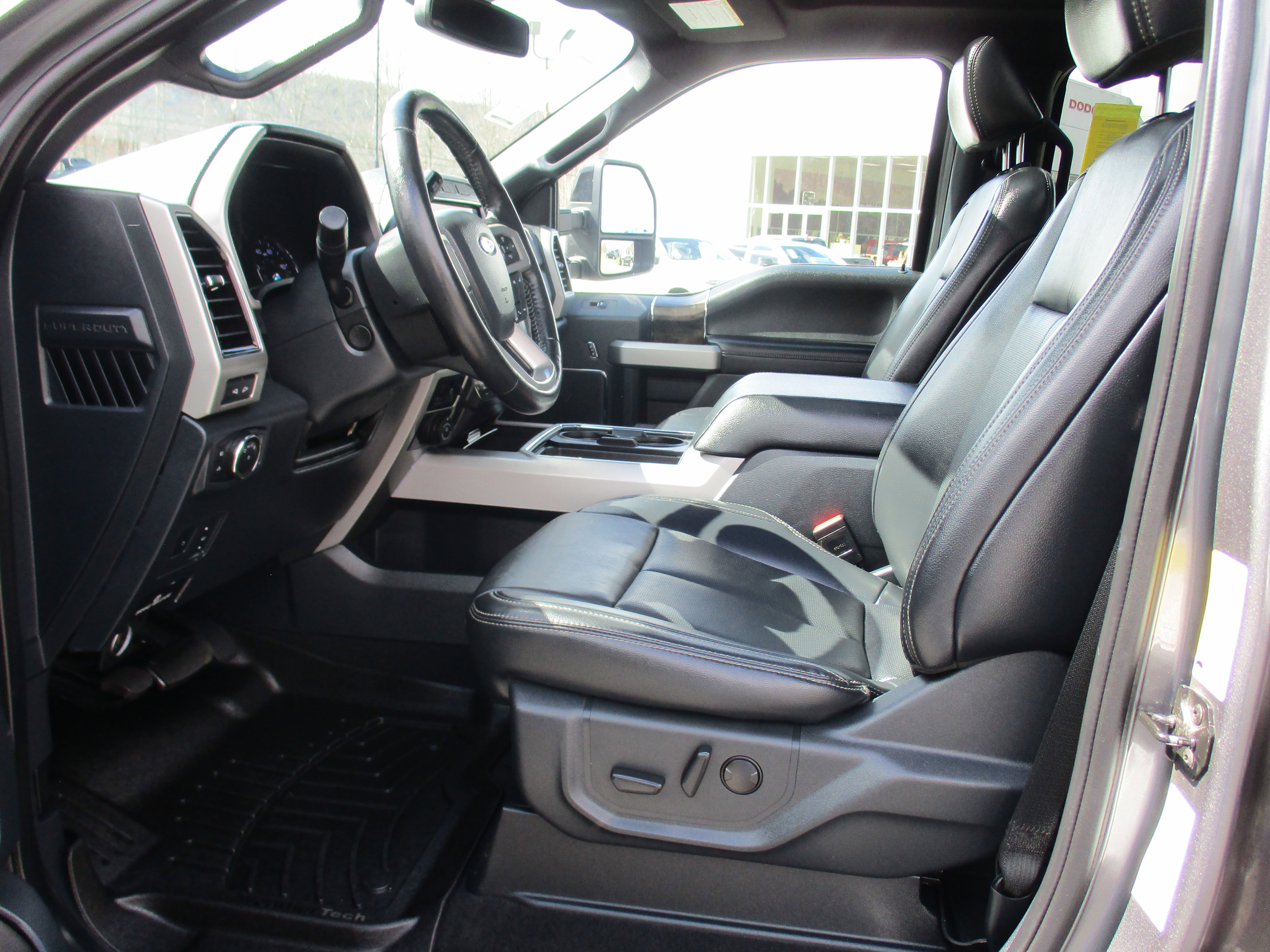 Used 2022 Ford F350 Lariat w/ Black Appearance Package image 11