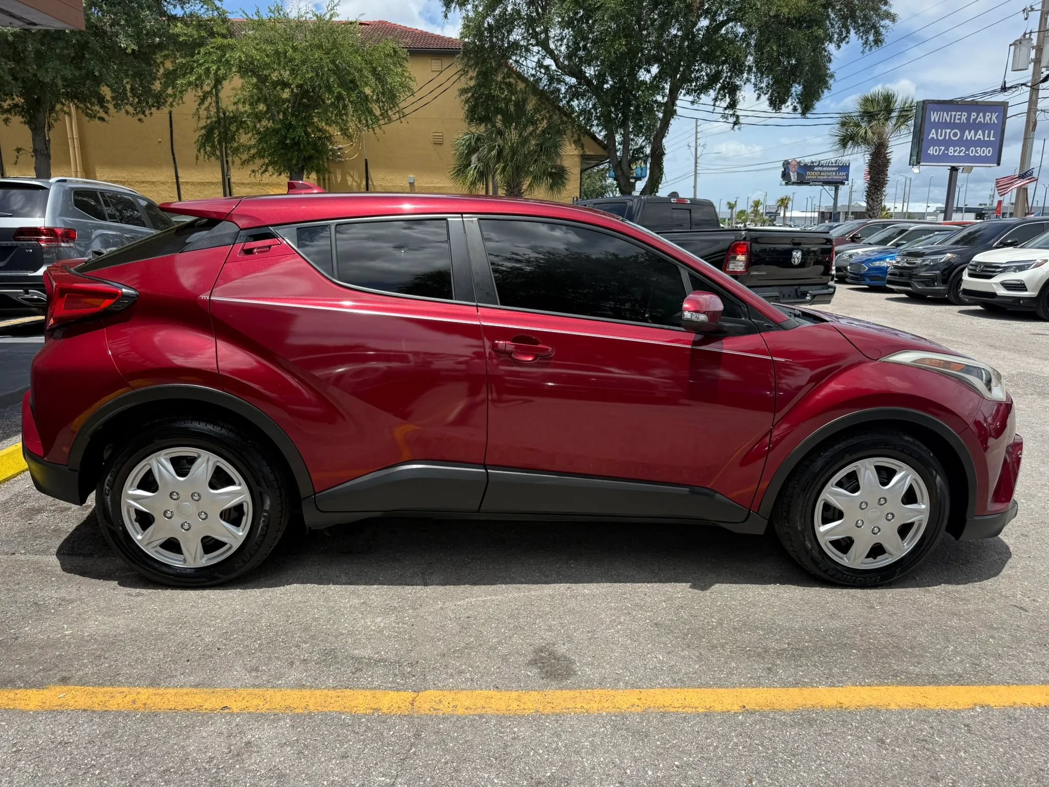 Used 2019 Toyota C-HR LE FWD image 4