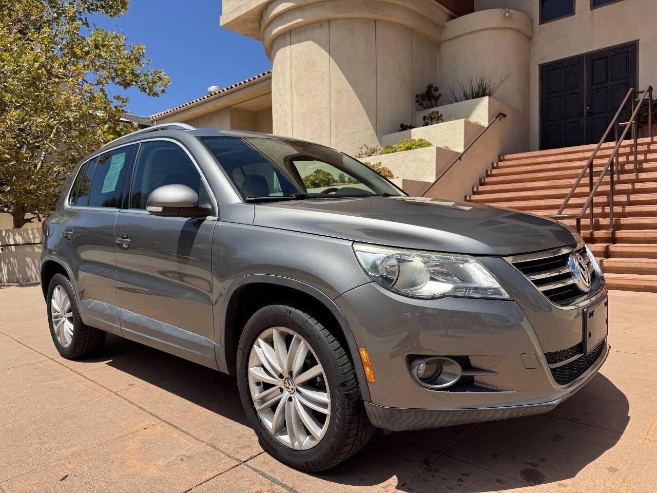 Used 2009 Volkswagen Tiguan S FWD image 1