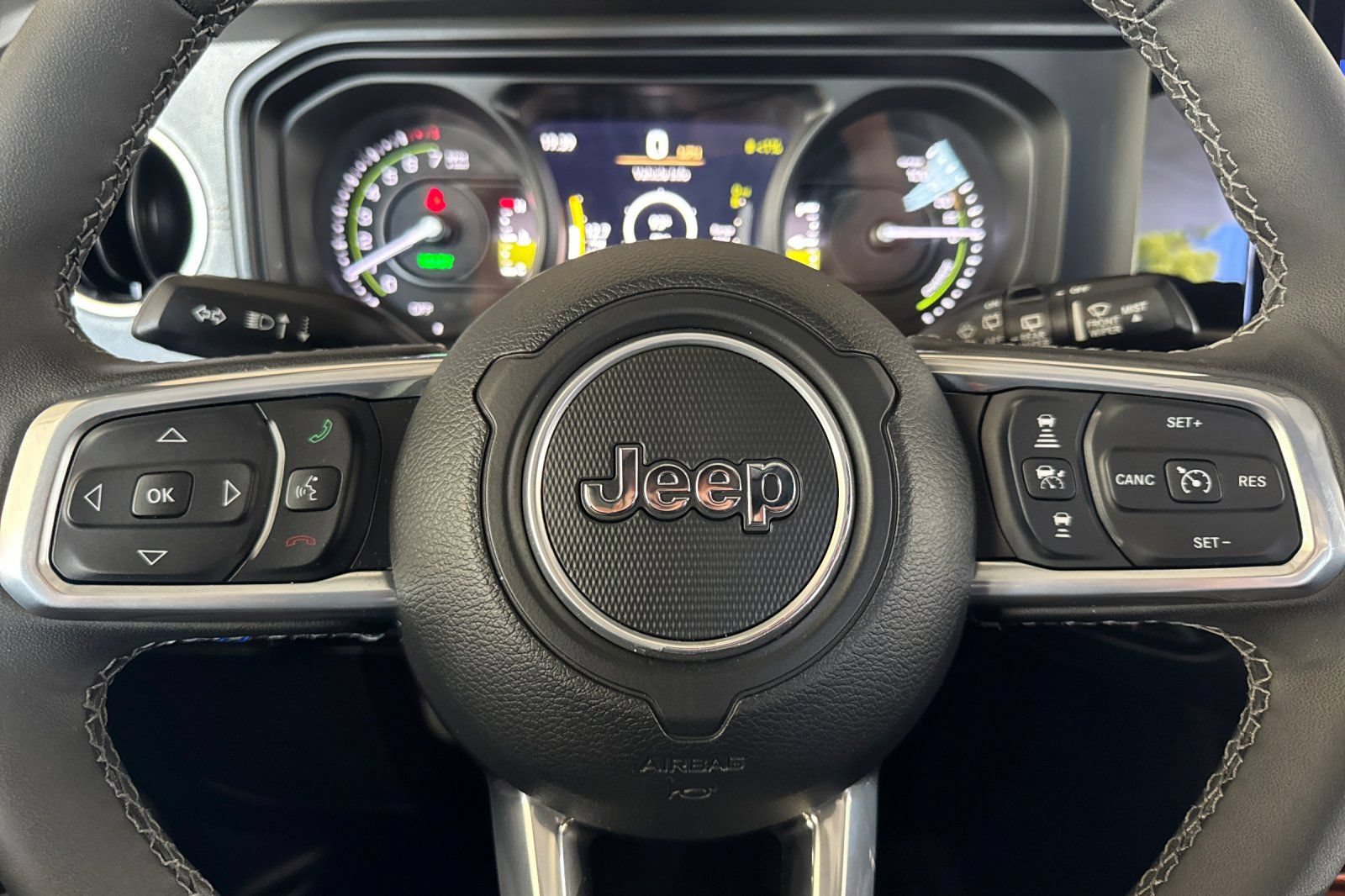 Used 2025 Jeep Wrangler Unlimited Sahara AWD/4WD image 23