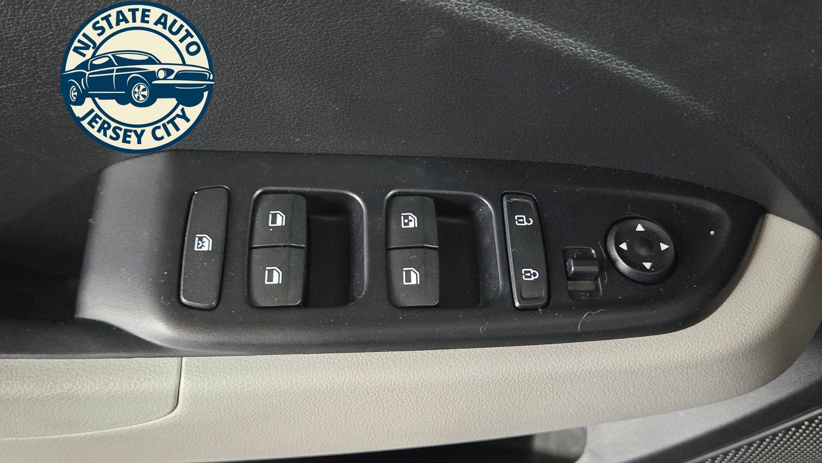 Used 2026 Hyundai Venue SEL FWD image 23