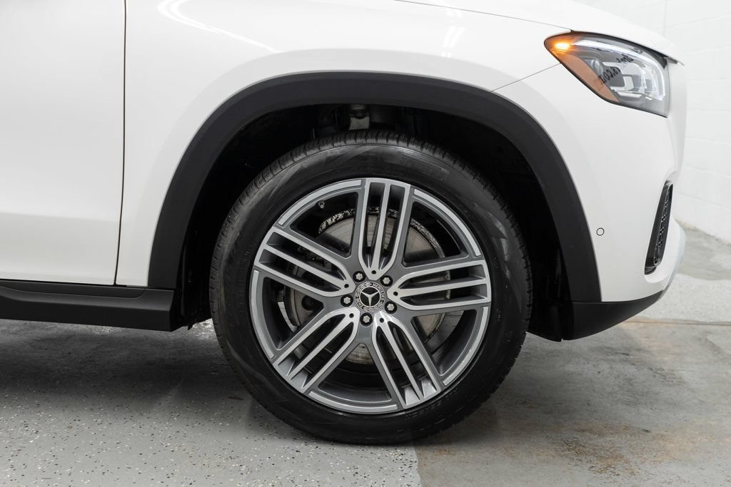 Used 2025 Mercedes-Benz GLS 450 4MATIC image 42