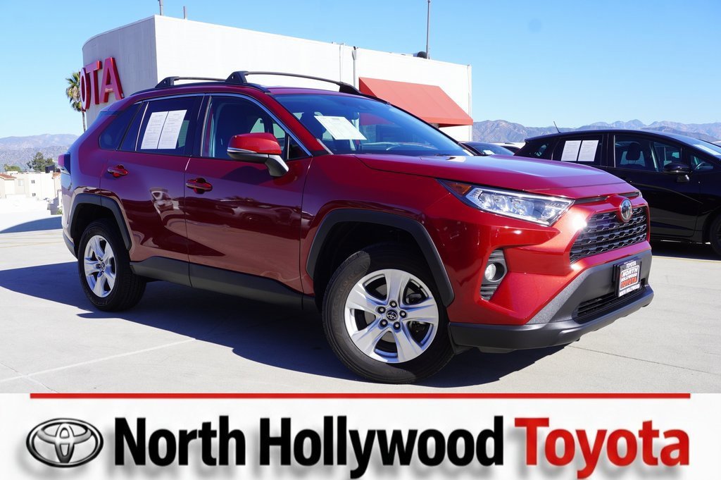 Used 2020 Toyota RAV4 XLE image 1