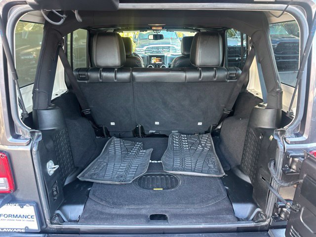 Used 2016 Jeep Wrangler Unlimited Sahara w/ Connectivity Group AWD/4WD image 13
