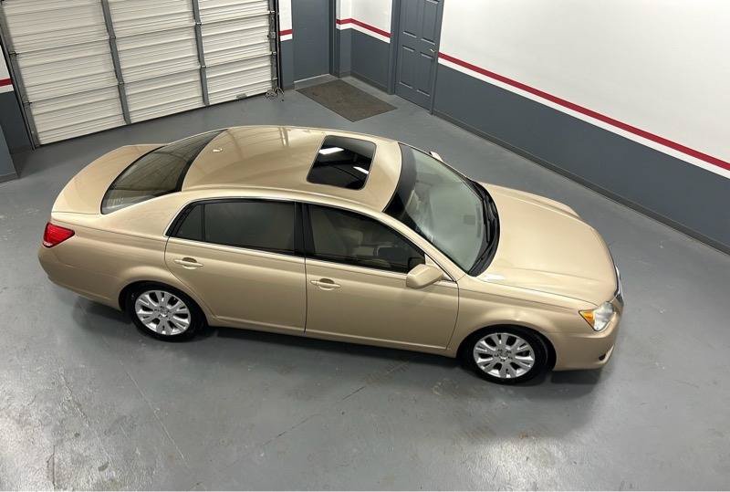 Used 2010 Toyota Avalon FWD image 22