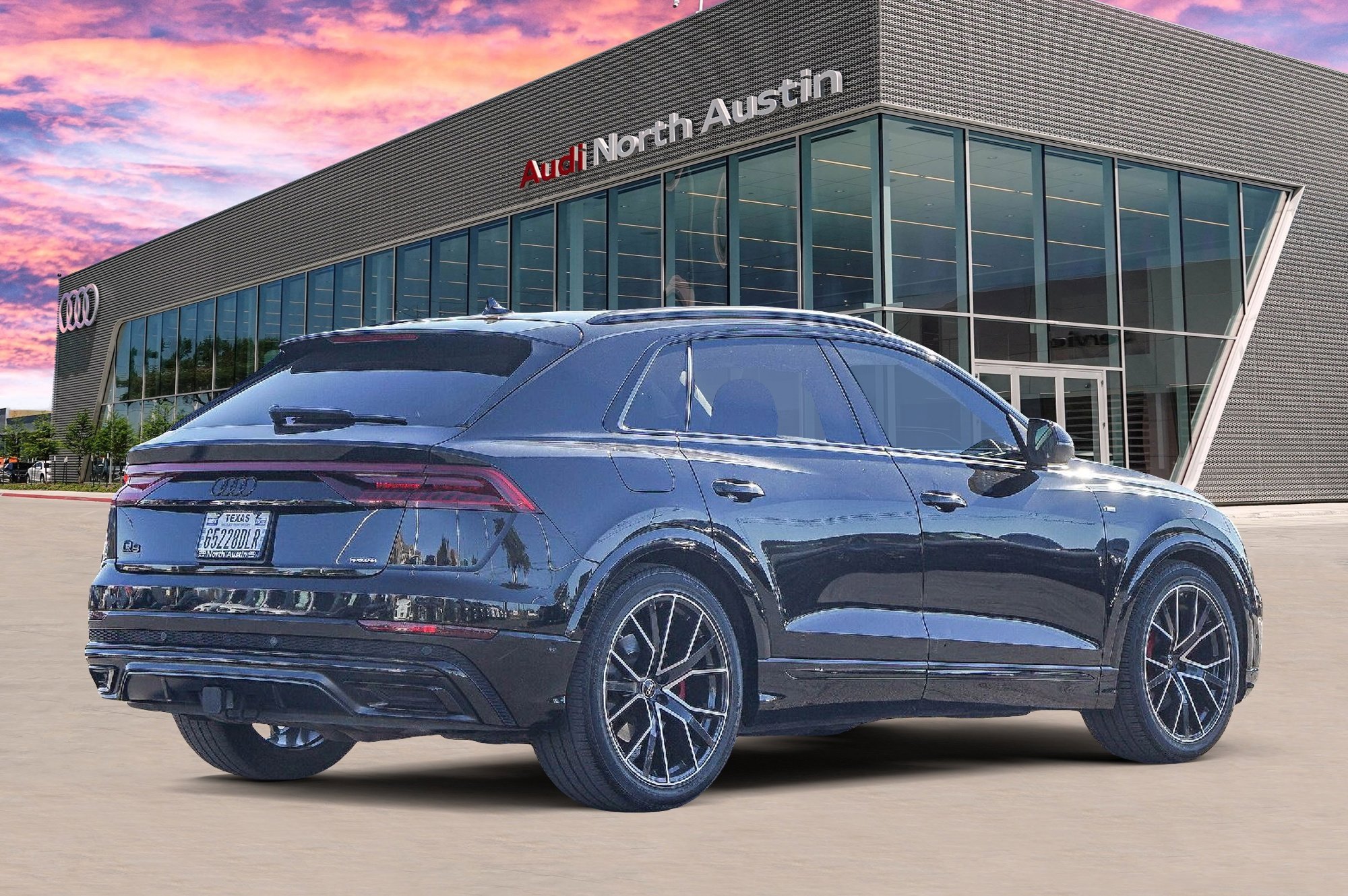 Used 2023 Audi Q8 Prestige w/ Prestige Package image 4