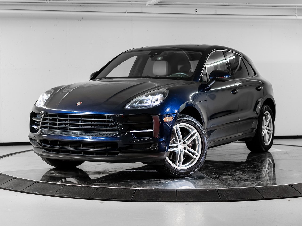 Certified 2020 Porsche Macan image 1