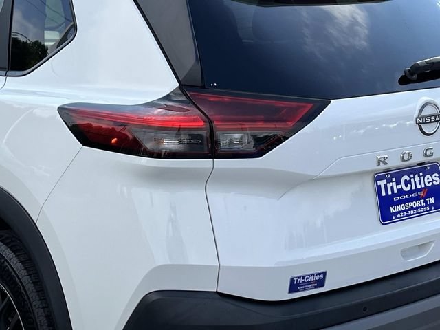Used 2023 Nissan Rogue S AWD/4WD image 5
