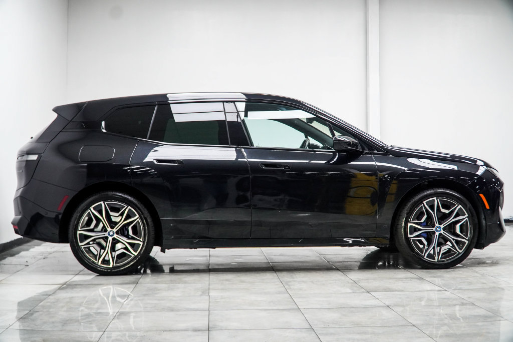 Used 2024 BMW iX xDrive50 w/ Premium Package AWD/4WD image 8