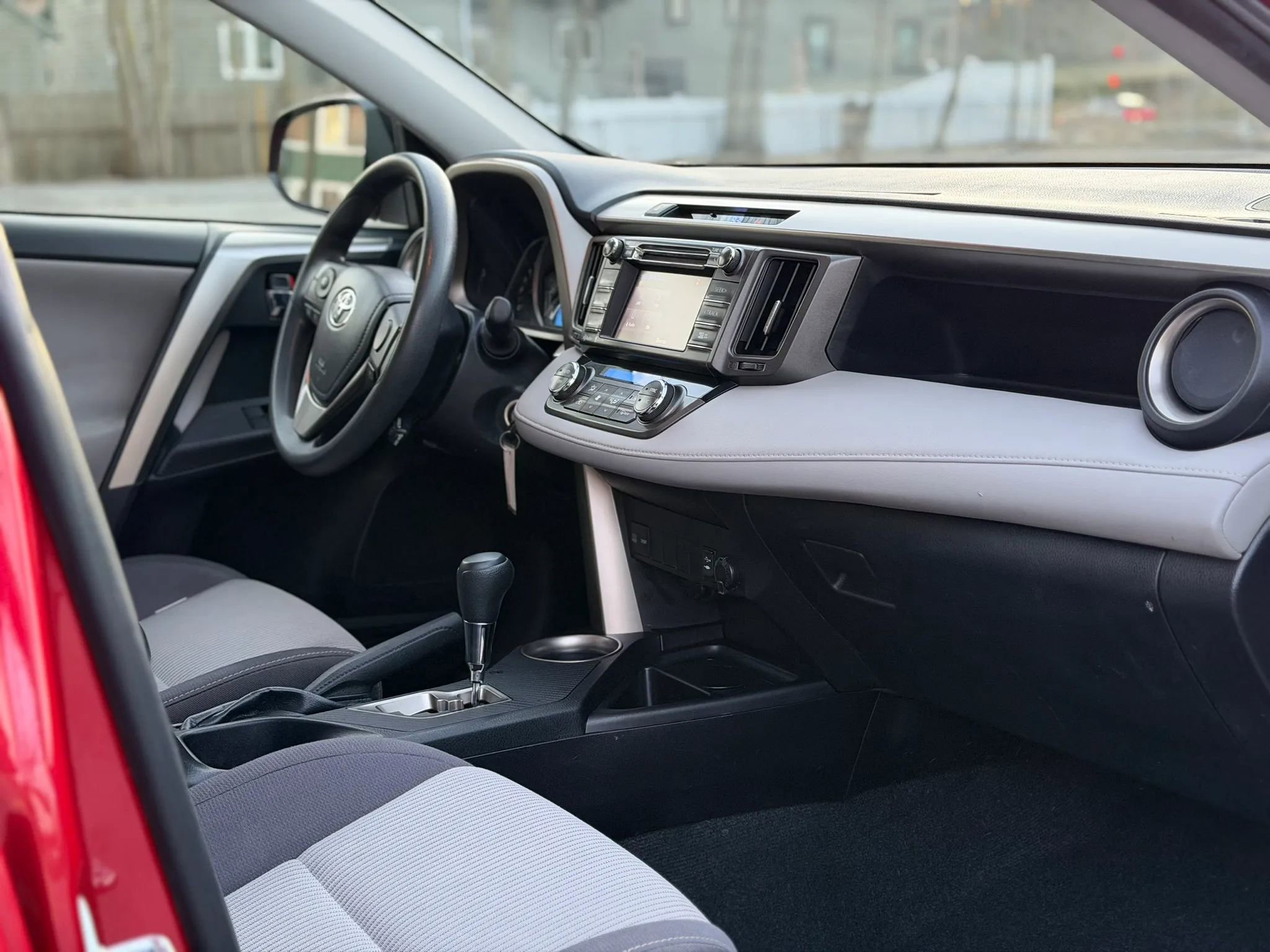 Used 2015 Toyota RAV4 XLE image 30