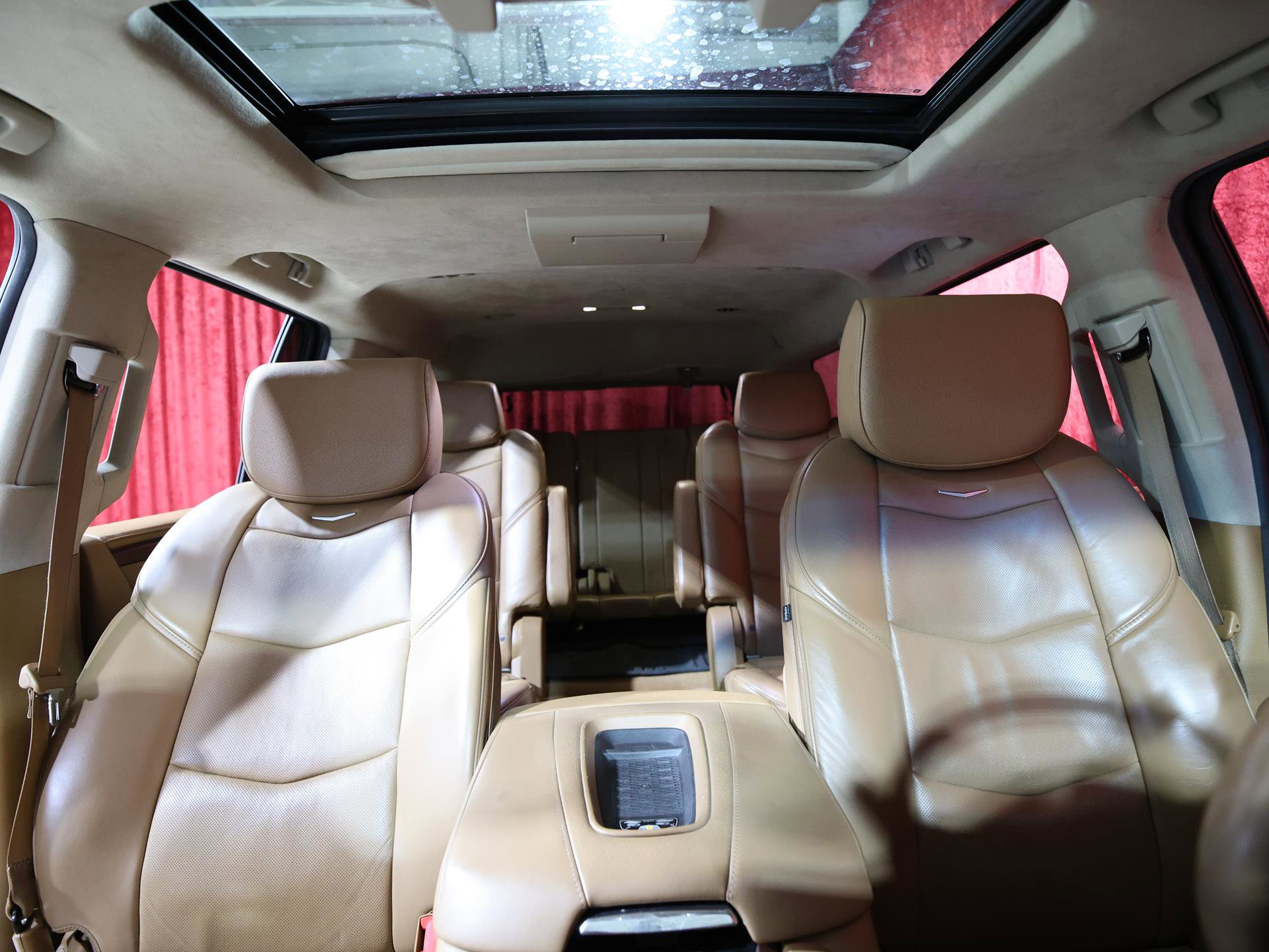 Used 2016 Cadillac Escalade Platinum AWD/4WD image 29