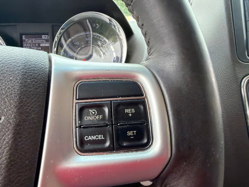 Used 2014 Chrysler Town & Country Touring FWD image 22