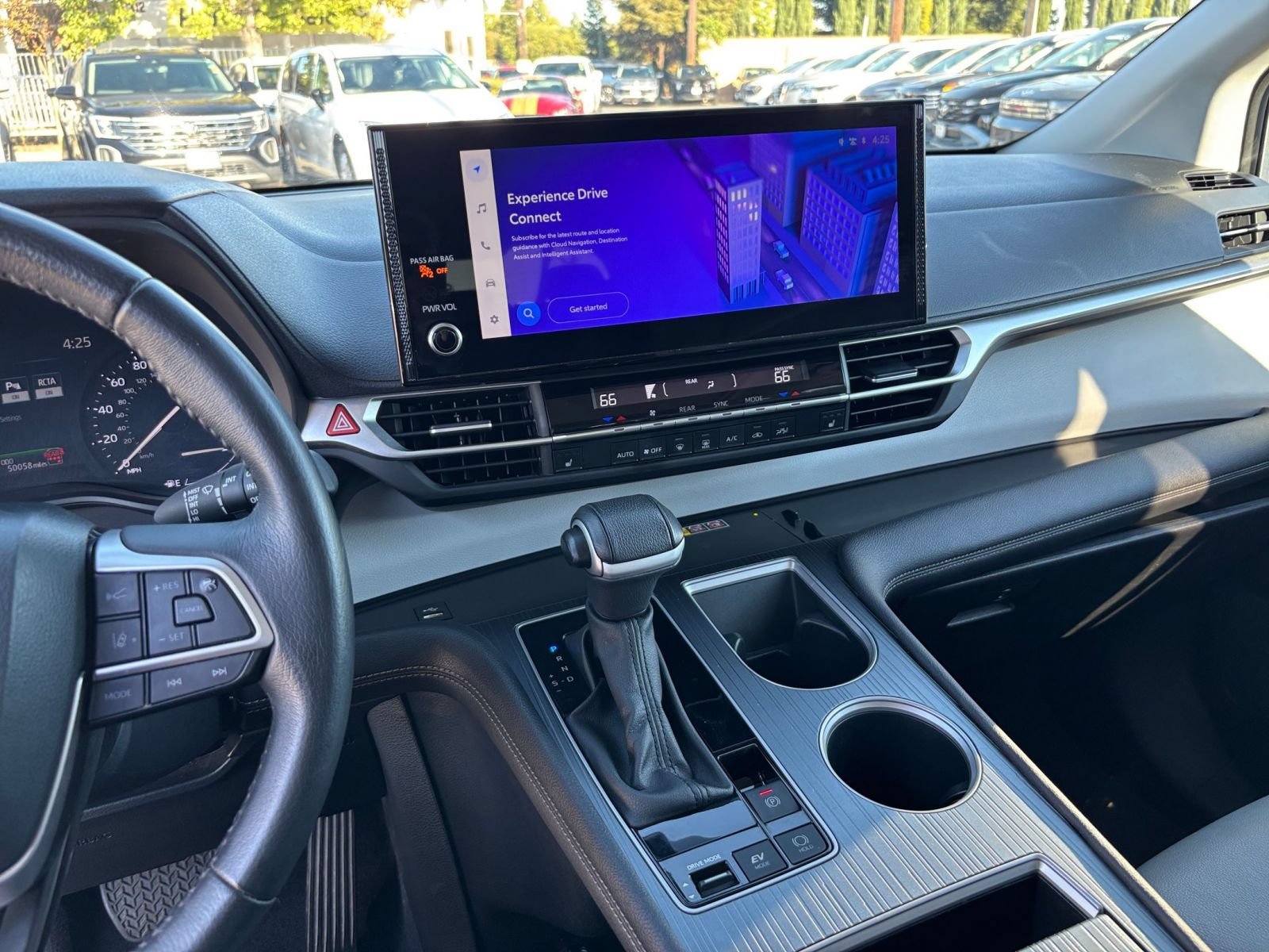 Used 2025 Toyota Sienna XLE FWD image 16