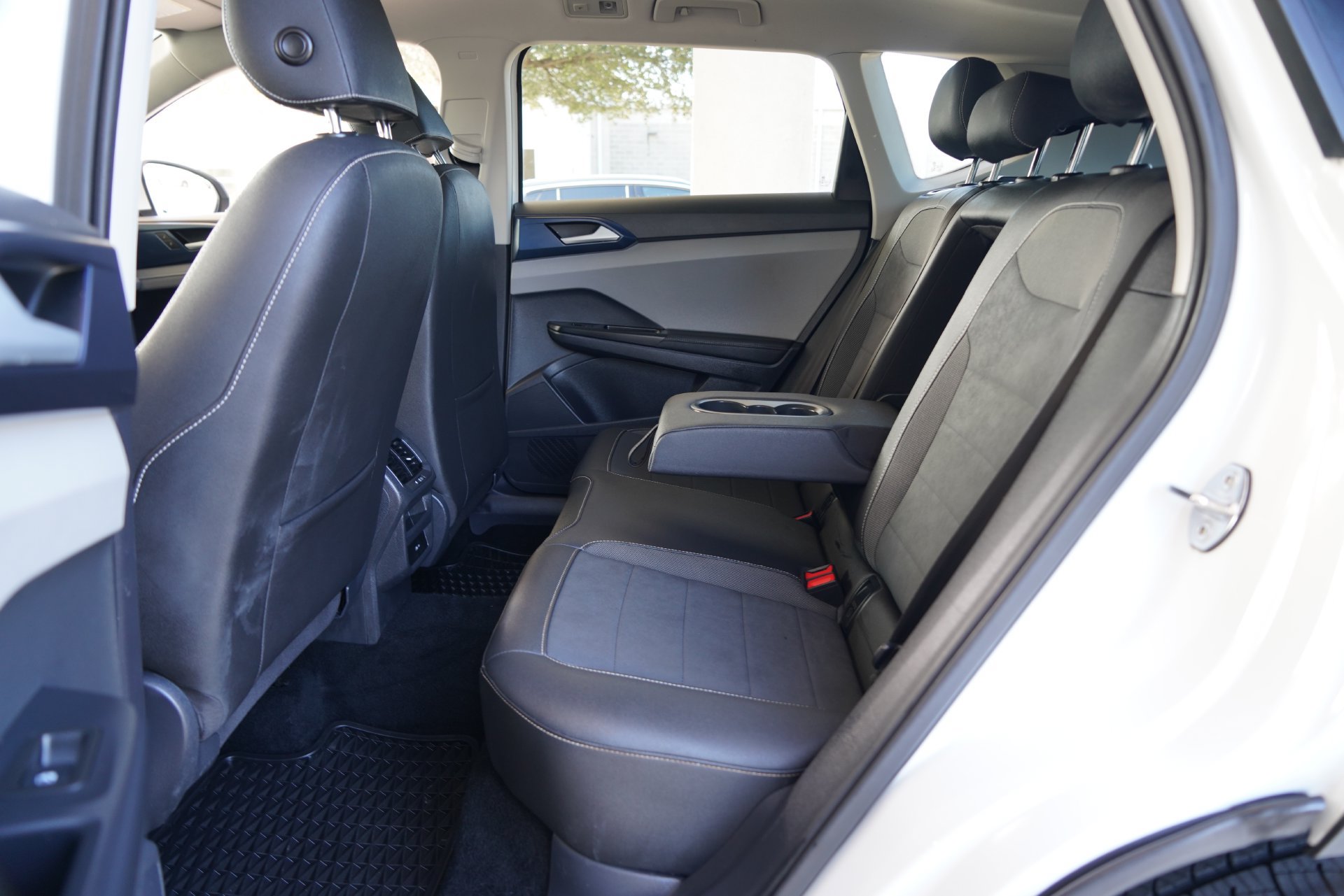 Certified 2024 Volkswagen Taos SE FWD image 29