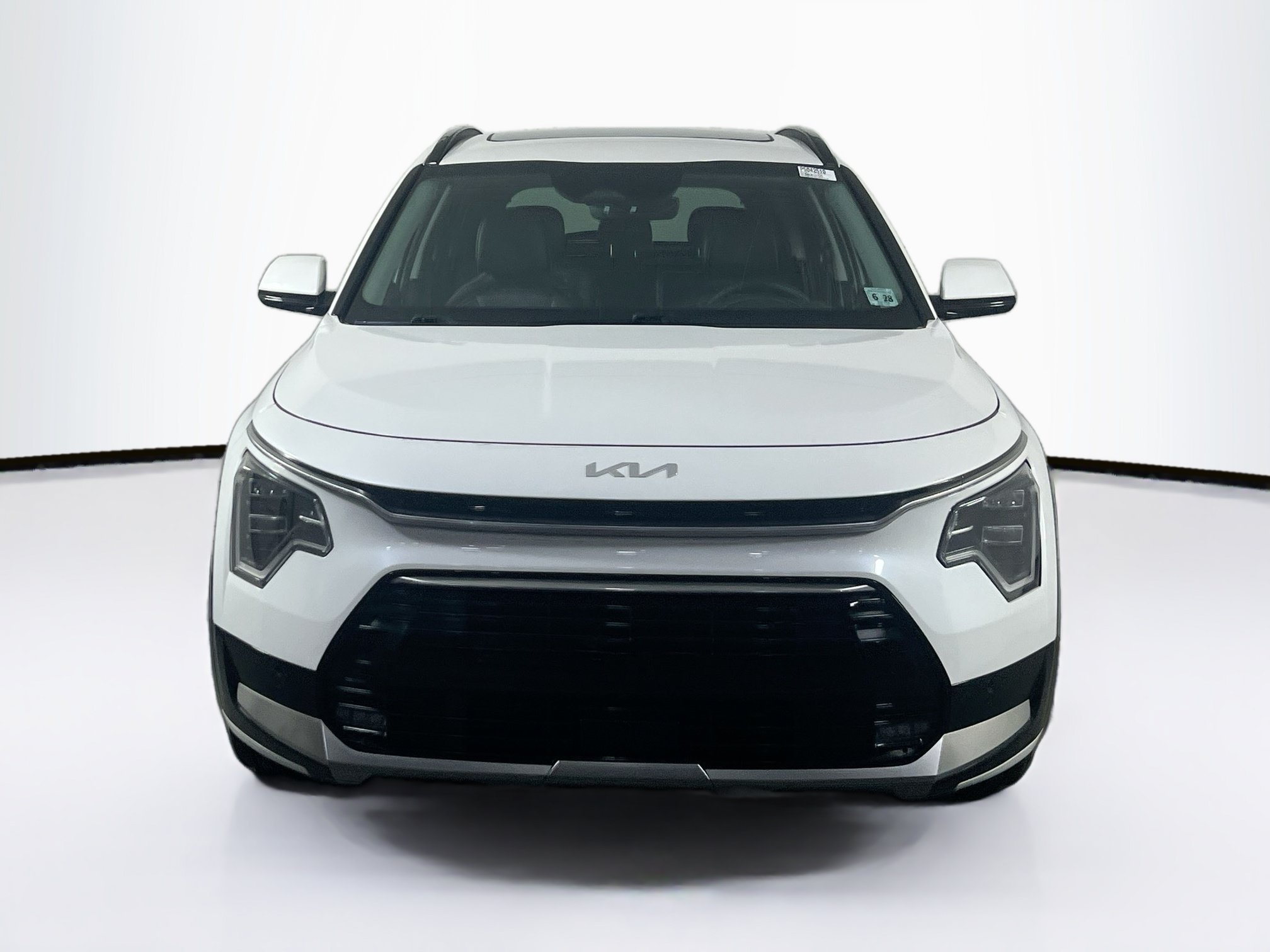 Used 2023 Kia Niro SX Touring FWD image 2