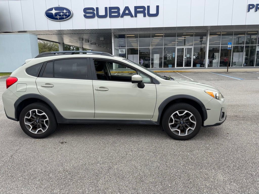 Used 2017 Subaru Crosstrek 2.0i Premium AWD/4WD image 2