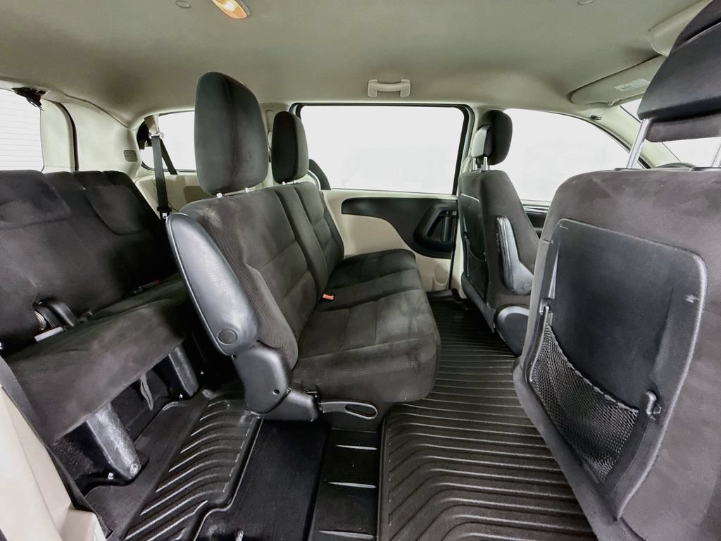 Used 2014 Dodge Grand Caravan American Value Package FWD image 26