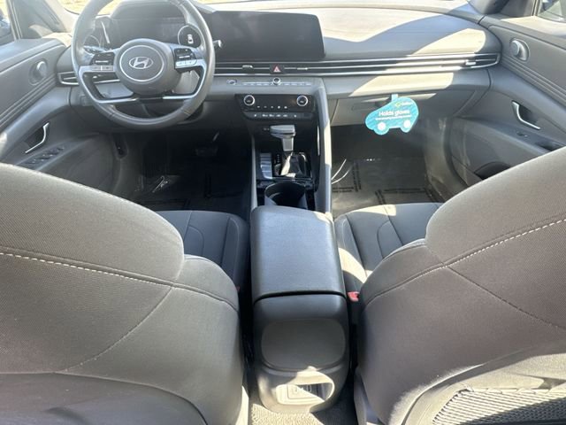 Used 2025 Hyundai Elantra SEL image 22
