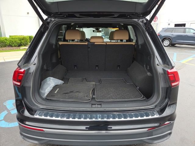 Used 2024 Volkswagen Tiguan SE w/ Panoramic Sunroof Package AWD/4WD image 27