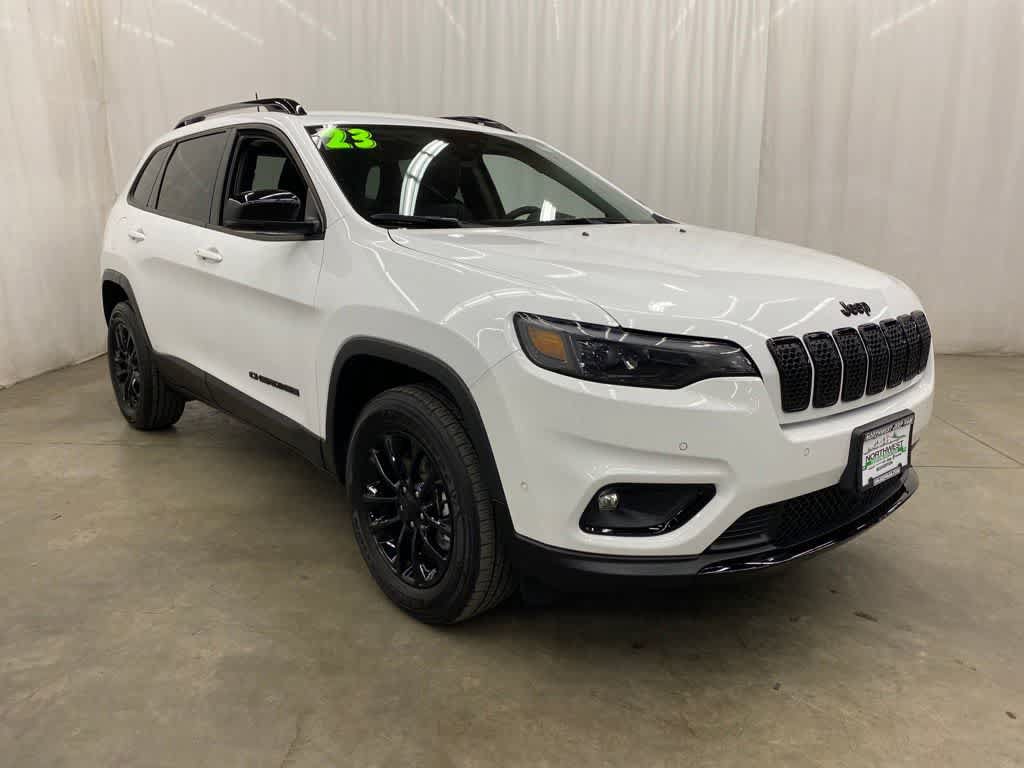 Used 2023 Jeep Cherokee Altitude Lux w/ Mopar Interior Package AWD/4WD image 8