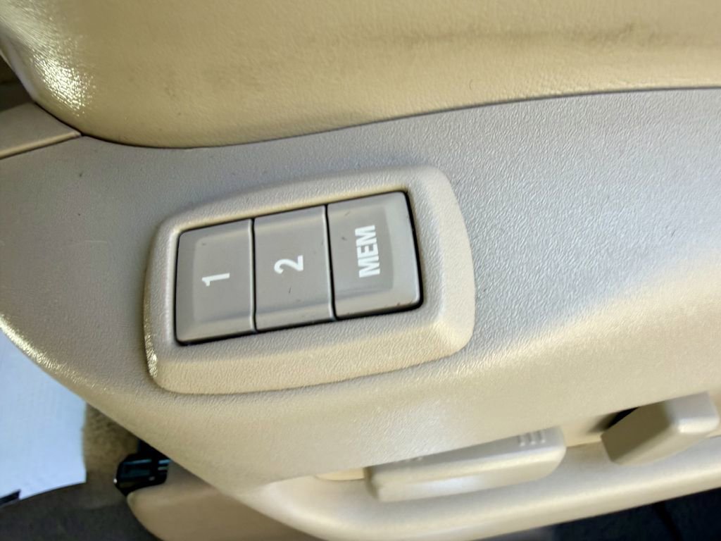 Used 2012 Cadillac SRX Luxury FWD image 19