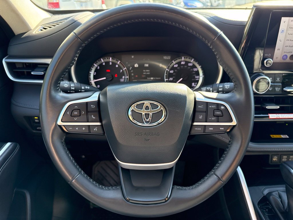 Used 2024 Toyota Highlander XLE AWD/4WD image 19