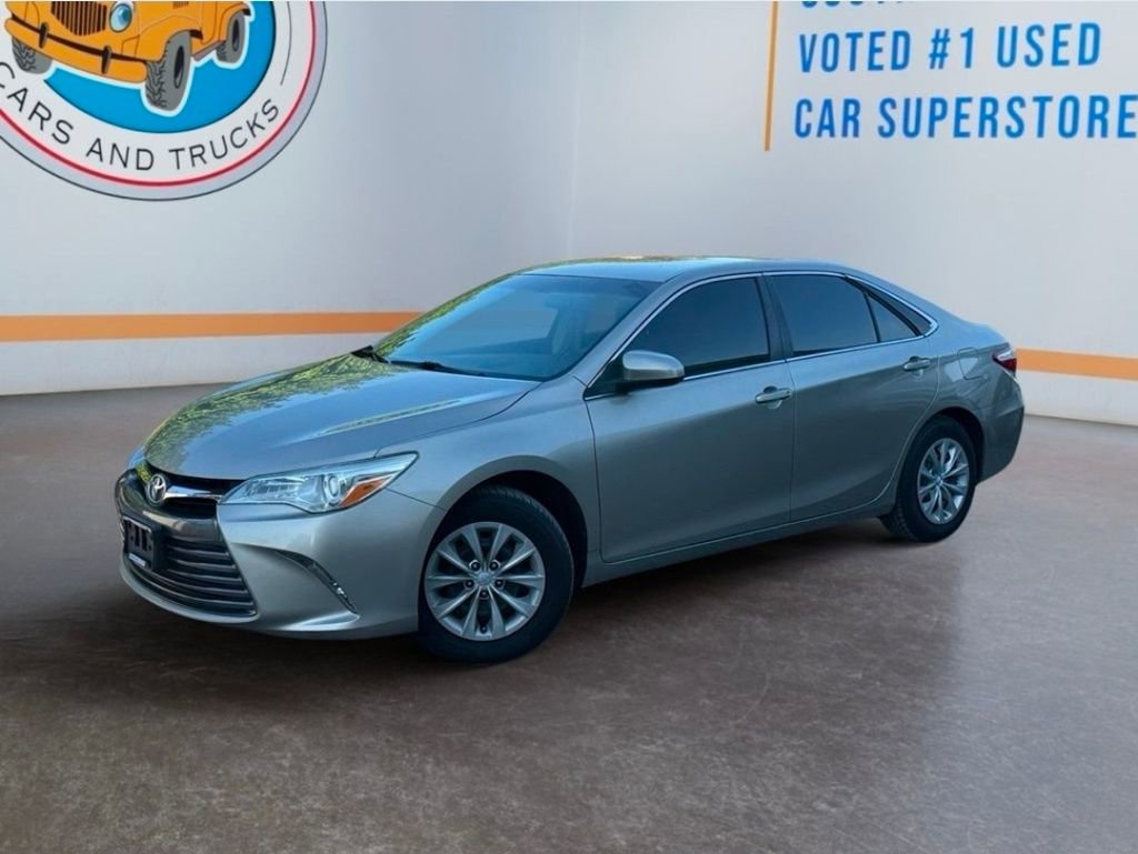 Used 2015 Toyota Camry LE image 2